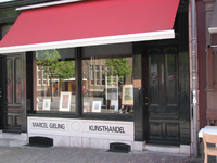 820715 Gezicht op de winkelpui van het pand Schoutenstraat 21 (Kunsthandel Marcel Gieling) te Utrecht.N.B. Rond 1970 ...